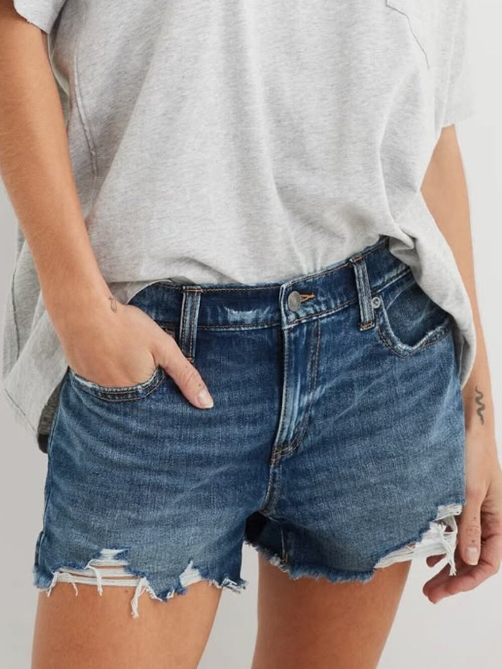 Aerie Women's Daydream Denim Jean Short in Distressed Rocky Blue Size Large